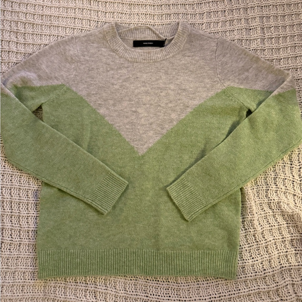 Very soft light wool color-block sweater